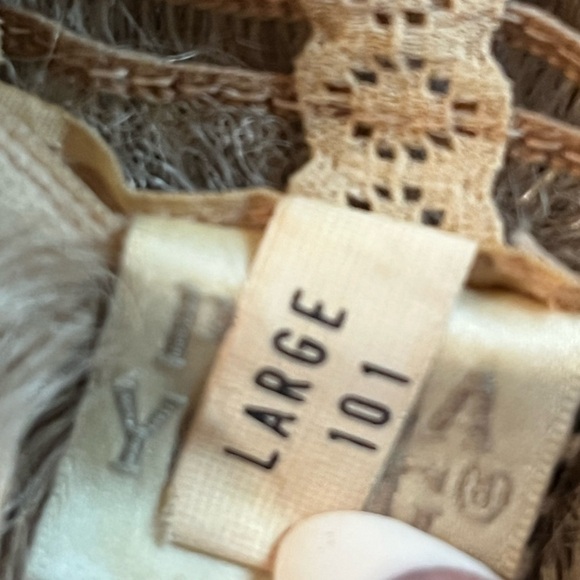 Paula Young Morning Glory Size A 1063 Curly Short Wig Golden Wheat Ash Blonde - Picture 7 of 10